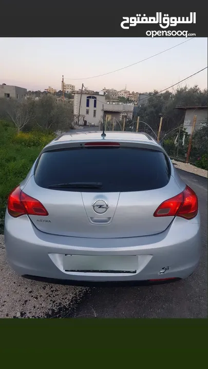 اوبل استرا 2012