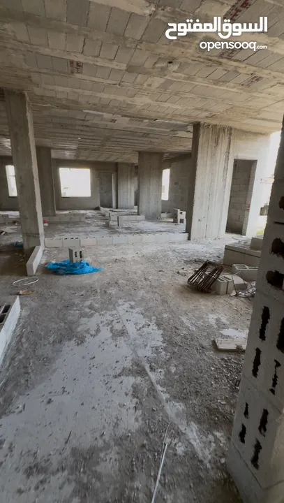 شقة عظم طابق ثالث