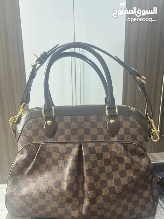 حقيبة لويس فيتون الاصلية   Louis Vuitton LV bag  فقط في الكويت only in kuwait