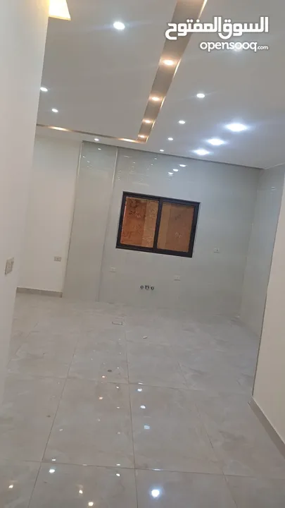 شقه جاهزة للبيع بناء جديد لم تسكن من قبل.