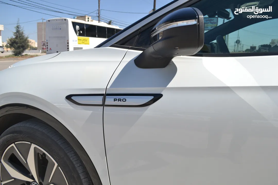 VOLKSWAGEN ID.4 CROZZ  PRO BIANO BLACK  2023 لون لؤلؤي فحص كامل