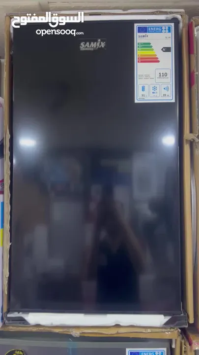 ثلاجه سامكس 91 ليتر واسعه لون اسود مميز وسلفر.  بسعر حرق