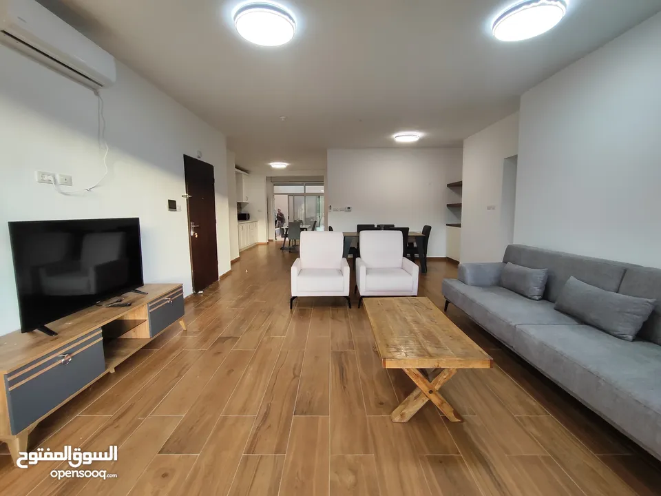 شقة مع حديققققة فخمه جديده مفروشة للإيجار في عين منجد