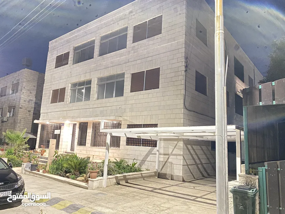 عمارة سكنية مجددة بالكامل  للبيع