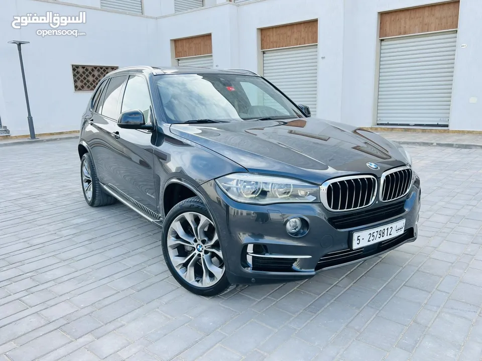 سيارة الدارBMWX5