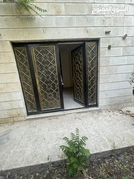 شقة أرضية جزءمن فيلا بموقع مميز للايجار / اربد ، إسكان الأطباء