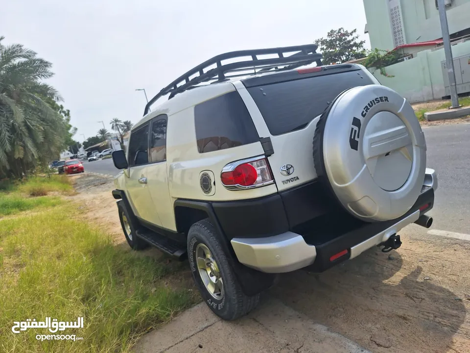 Toyota FJ Cruiser 2009 GCC full option for urgent sale