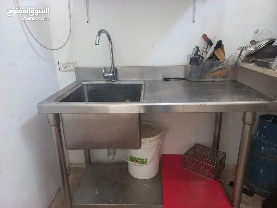 اغراض مطعم توست للبيع كامله