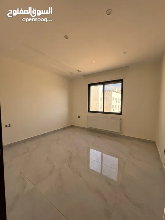 شقق مميزة للبيع 250 متر في ارقى مناطق شمال عمان شفابدران متوفر طابق اول وطابق أرضي وأخير مع روف مميز