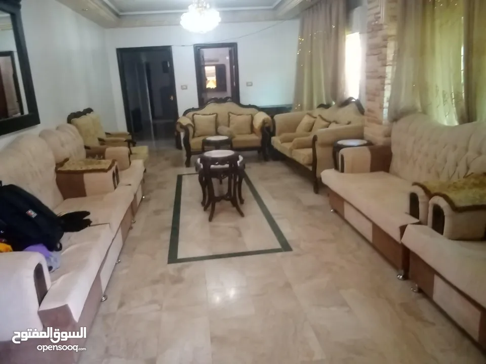 مدرسة للبيع من الصف الأول للسادس لعدم التفرغ عمان قابل للتفاوض