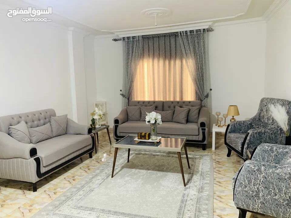 طقم 7 مقاعد +طاولة وسط