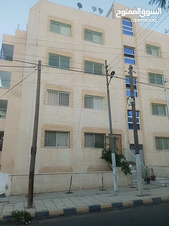 شقة طابقية  سوبر ديلوكس على الاوتستراد خلف مستشفى جبل الزيتون  للبيع
