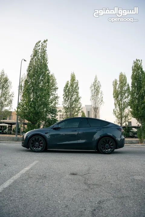 بحالة ممتازة أستعمال عائلي مع تظليل و غرافين حراري  Tesla model y 2022 تيسلا موديل y