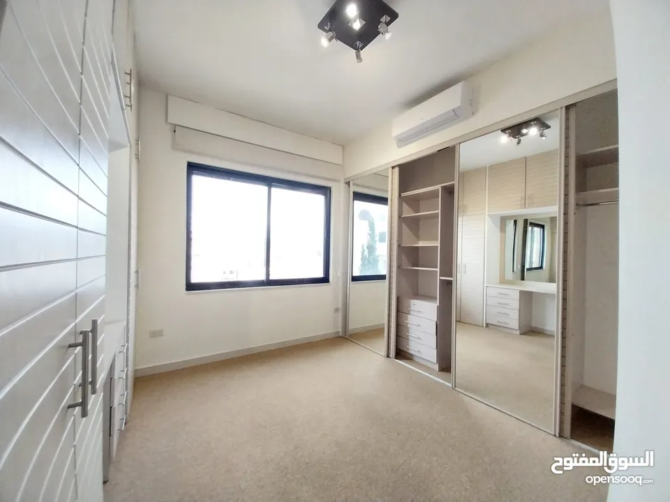 شقة غير مفروشة للإيجار 375م2 ( Property 19249 )-175072681
