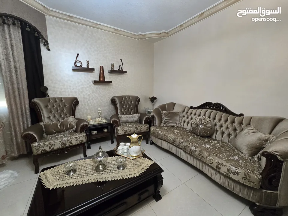 طقم غرفة ضيوف مع برداية