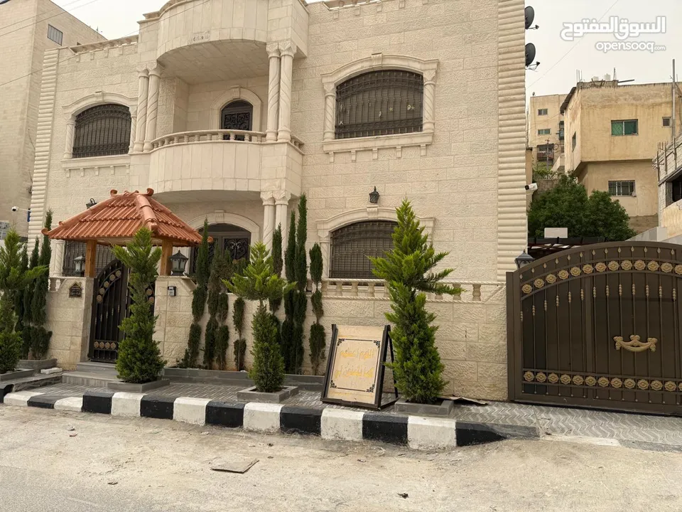 بيت مستقل طابقين والبناء جديد مساحه الارض 330 م مساحه البناء كل طابق 170 م واجهه حجر منطقه ام نواره