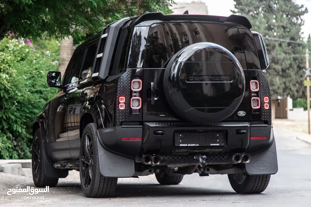 Land Rover Defender 2023 Plug in hybrid Black Package   السيارة وارد المانيا و قطعت مسافة 7,000