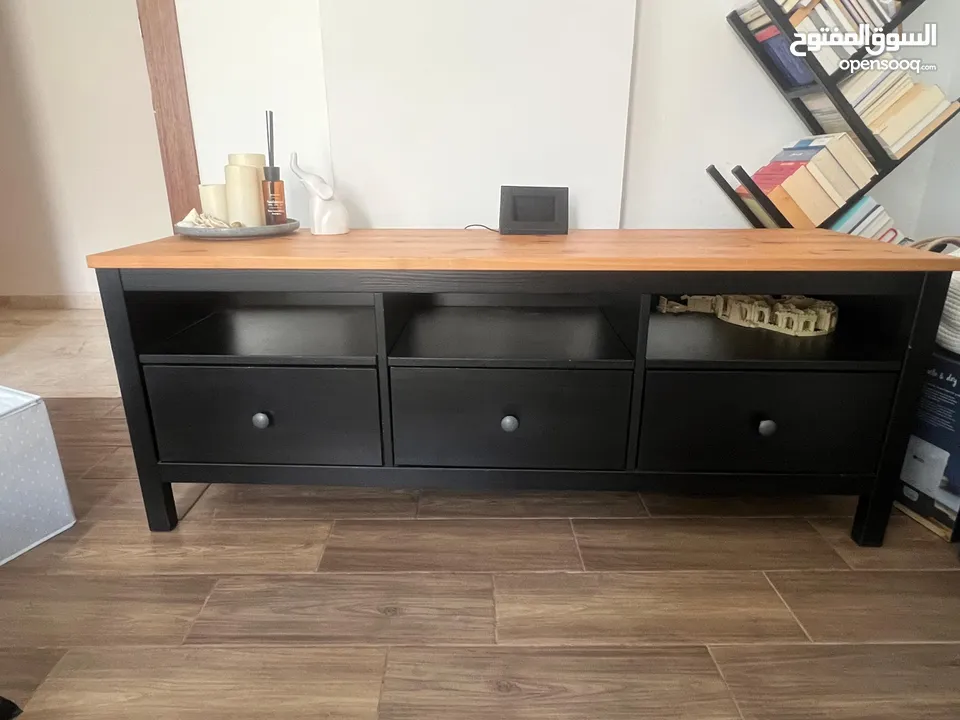 طاولة تلفزيون ايكيا بحالة جيدة جداً ‏ IKEA tv unit for sale in great condition