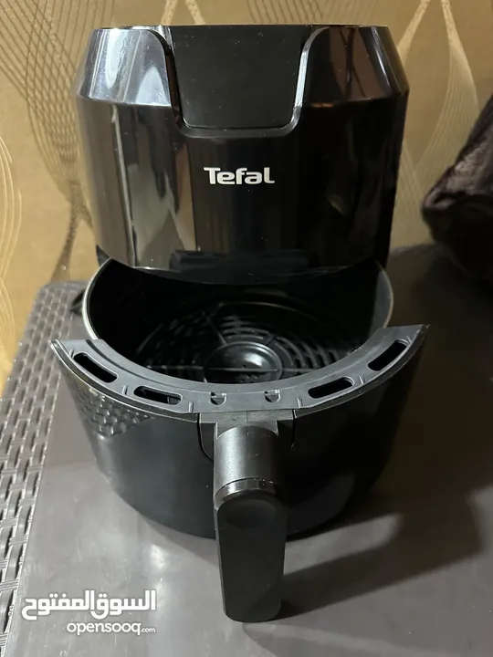 قلاية هوائية تيفال XL بحالة ممتازه وسعر مناسب  tefal easy fry XL air fryer, great condition
