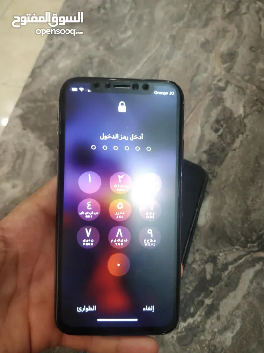هاتف ايفون X نظيف جدا استعمال شهرين  مش مغير اشي.  بطاريه 99. غير قابل للبدل   اقرا الوصف