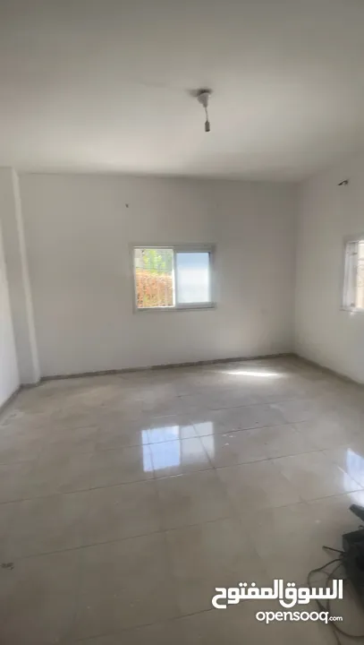 يوجد شقتين للايجار في نعلين وسط البلد بجانب ريو كافيه