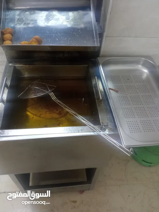 عدة مطعم للبيع