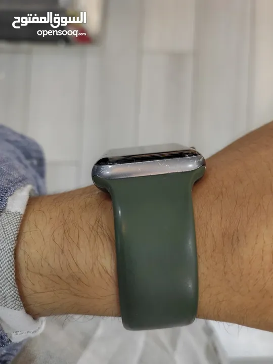 فقط   Apple Watch Series 3 42MM بحالة ممتازة جدا