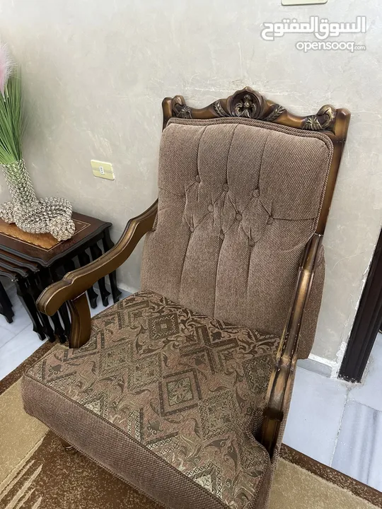 طقم كنب 9 مقاعد مستعمل بحالة جيدة + طقم طاولات سوكريت