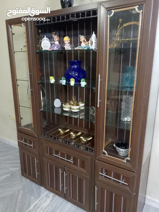 بوفيه للبيع.