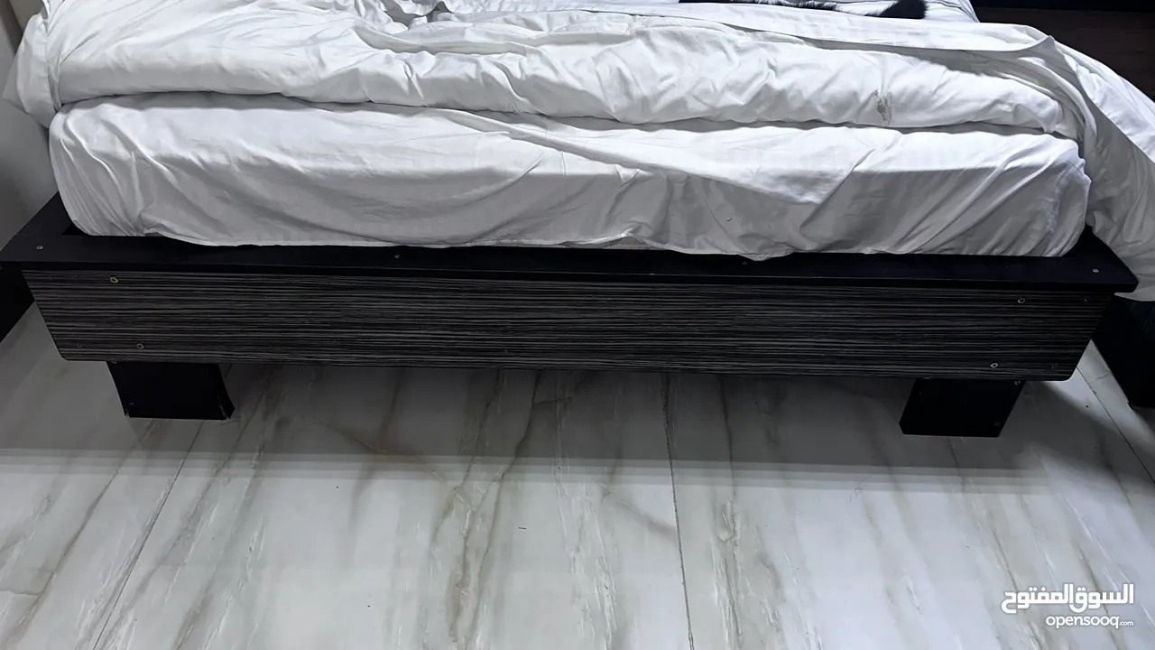 سرير كبير للبيع/ كرفايه/ Queen Bed for sale