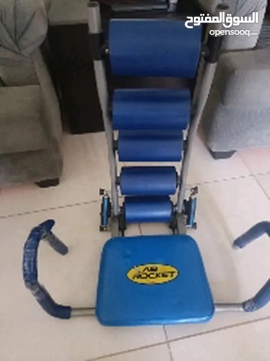 كرسي يستخدم لتمارين معده واسفل الظهر مقاومه . شبه جديد دون صدىء أو جروح ستيل مقاوم للصدىء