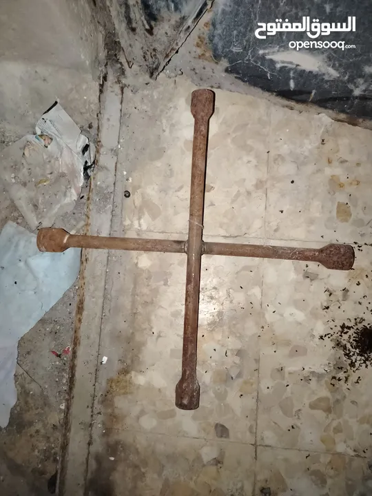 رافع سياره ومفتاح عجل