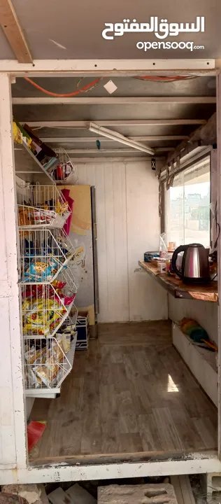 كشك مع عدته