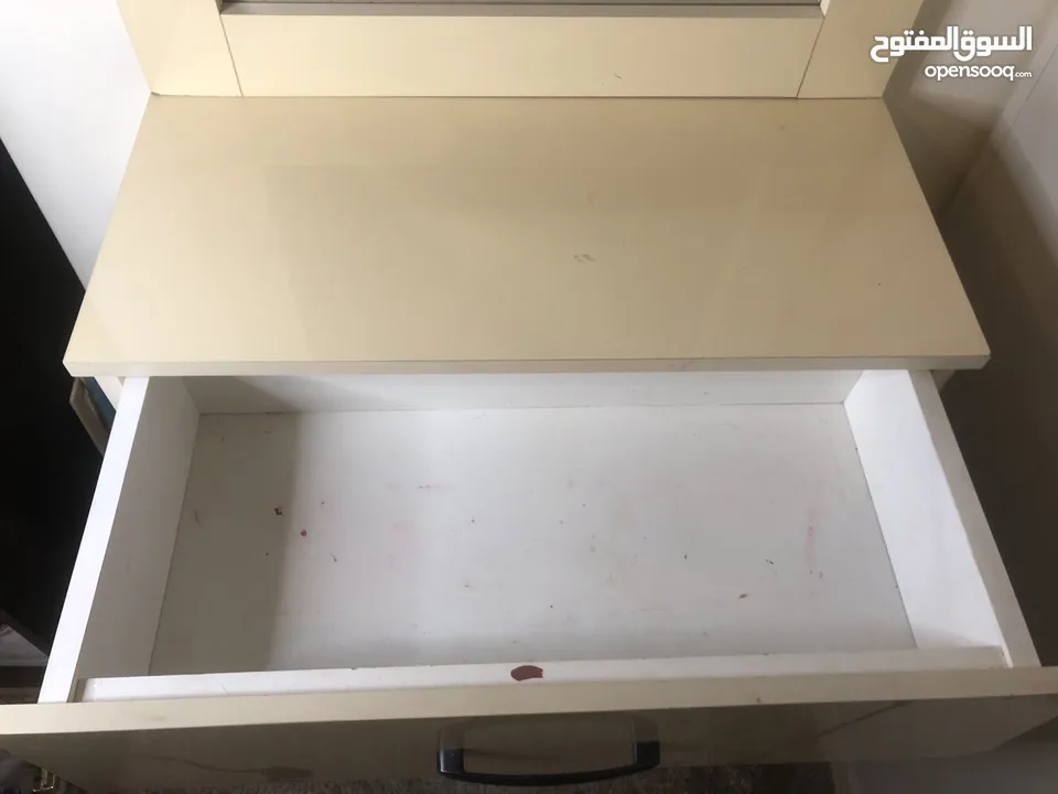 تواليت مستعمل للبيع خشب تفصيل قوي