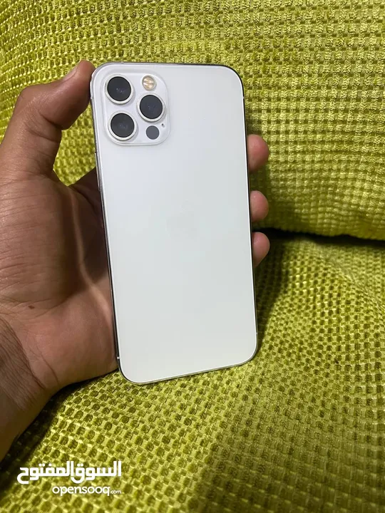 ايفون 12 pro وكاله   مش مغير فيه اشي