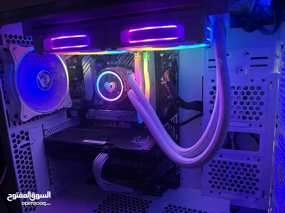 White GAMING PC with color changing rgb