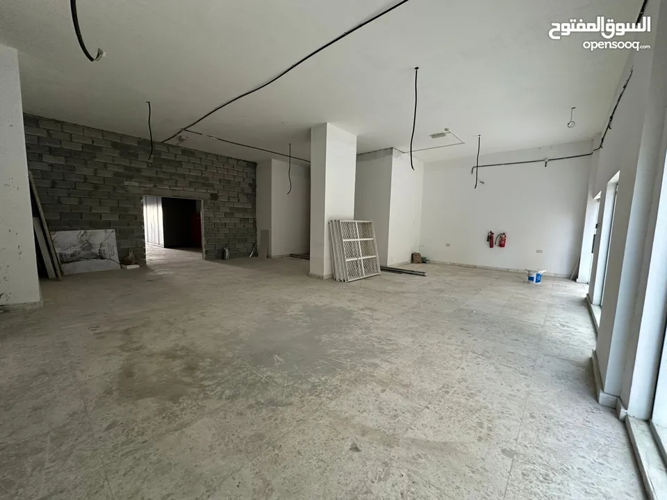 مساحات تجارية محل/ معرض للايجار في العذيبة - Commercial Spaces - Shops / Showroom for Rent in Azaiba