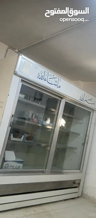 ثلاجة عرض للبيع