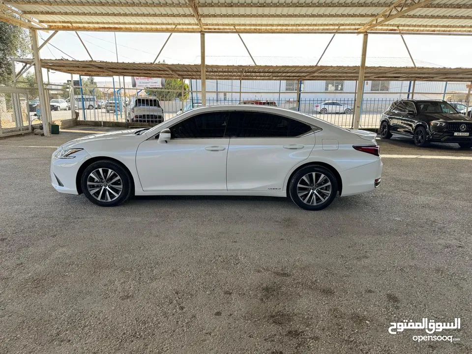 Lexus ES 300h 2021  لكزس هايبرد حره غير مجمركه ، البيع : مجمرك جاهز او بدون جمرك حره