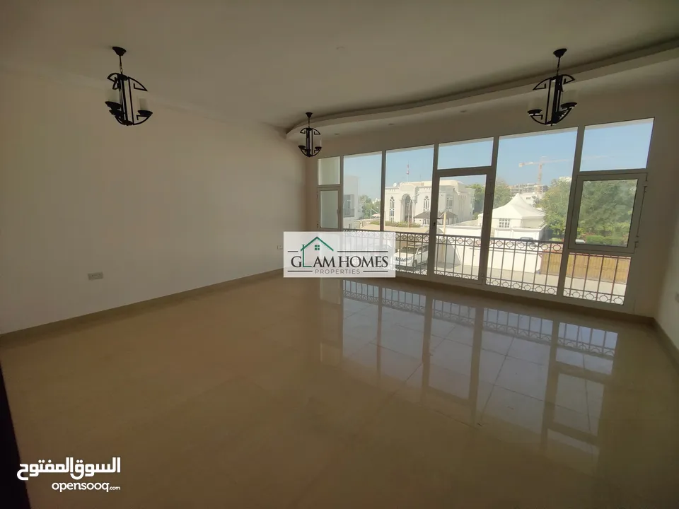 Glamorous 5 BR villa available for rent in Shatti Al Qurum Ref: 588H