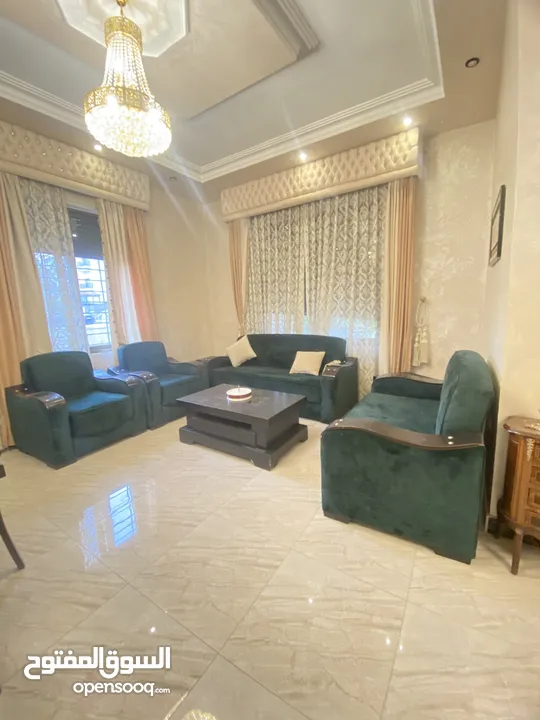 طقم كنب بحالة ممتازة