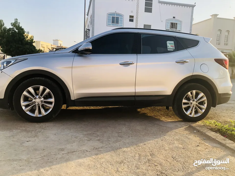 Hyundai Santa Fe 2017 model