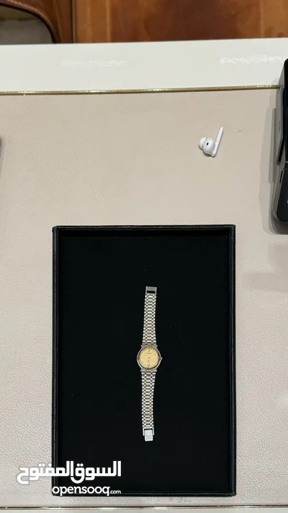 ساعة جوتشي مطلي ذهب رسميه