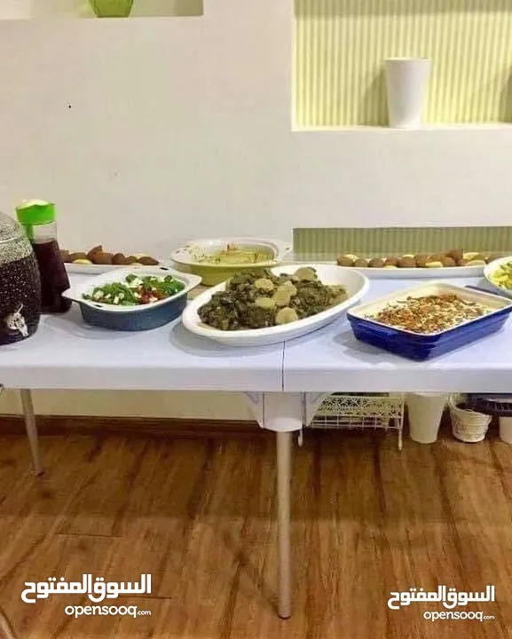 طاولة بلاستيك طوي تستخدم لعدة مناسبات