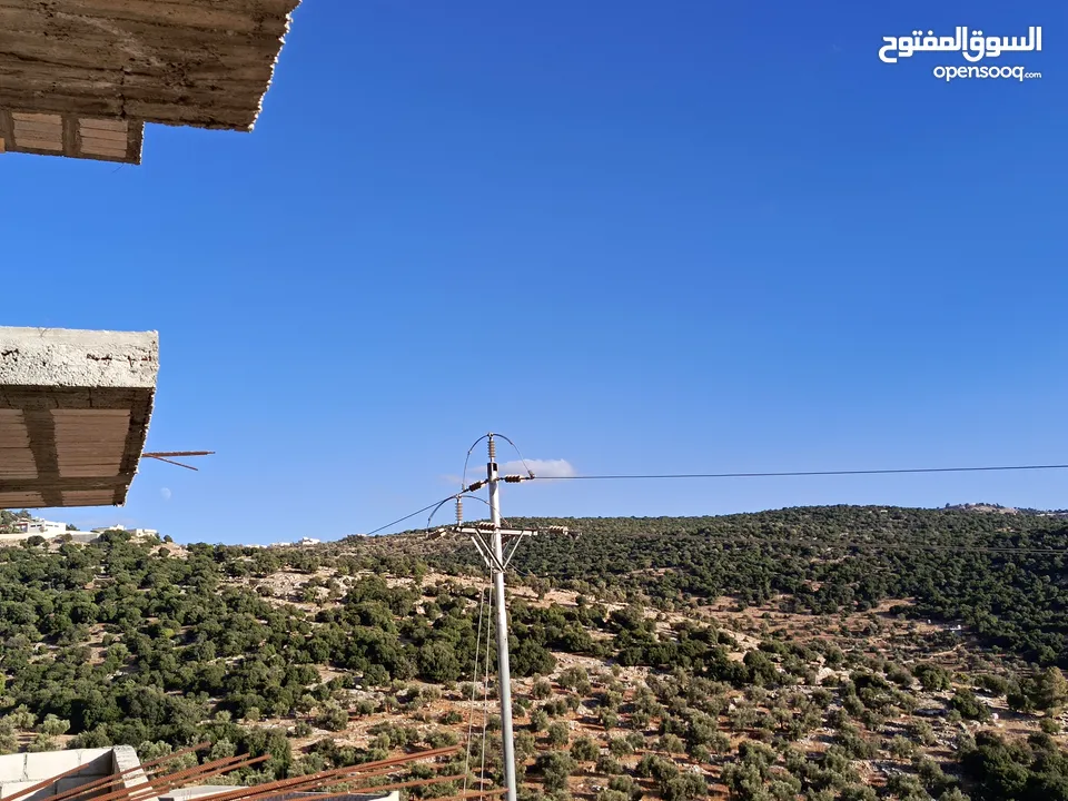 بيت عظم للبيع  مكون من ثلاثة طوابق عظم للبيع  عجلون الهاشميه  اطلاله بانوراما  قرب التلفريك