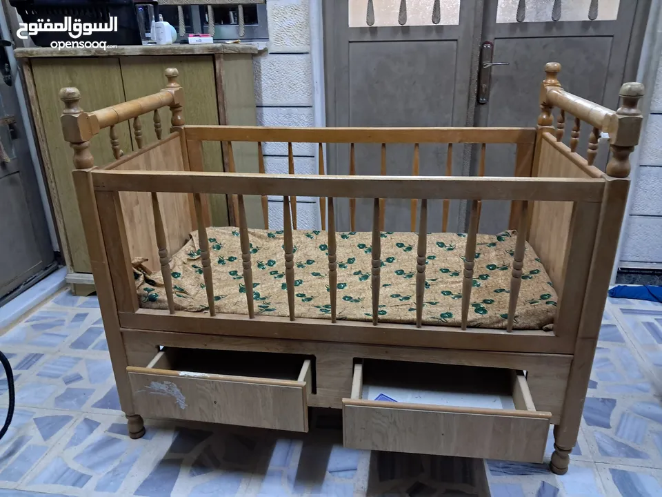 تخت اطفال للبيع