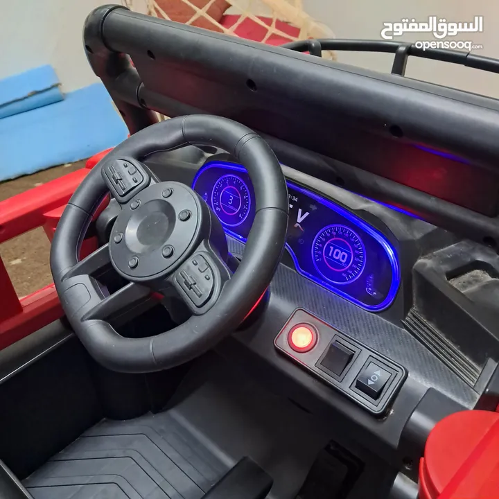 سيارة أطفال