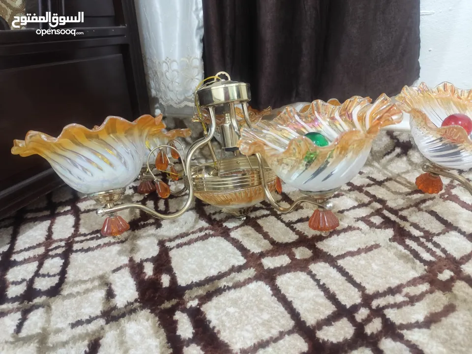 ثريات عسلي