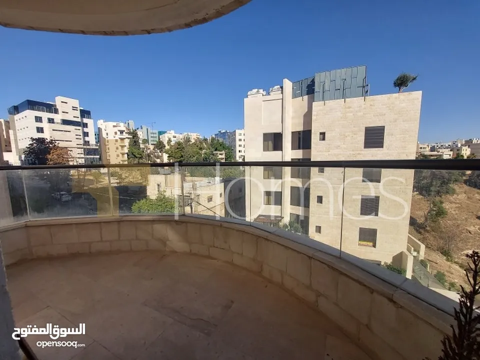 شقة طابق ثالث للبيع في جبل عمان بمساحة 190م