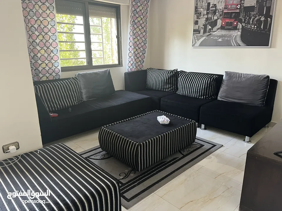 غرفه نوم ، كنب جلوس ، سفره صغيره للبيع المستعجل